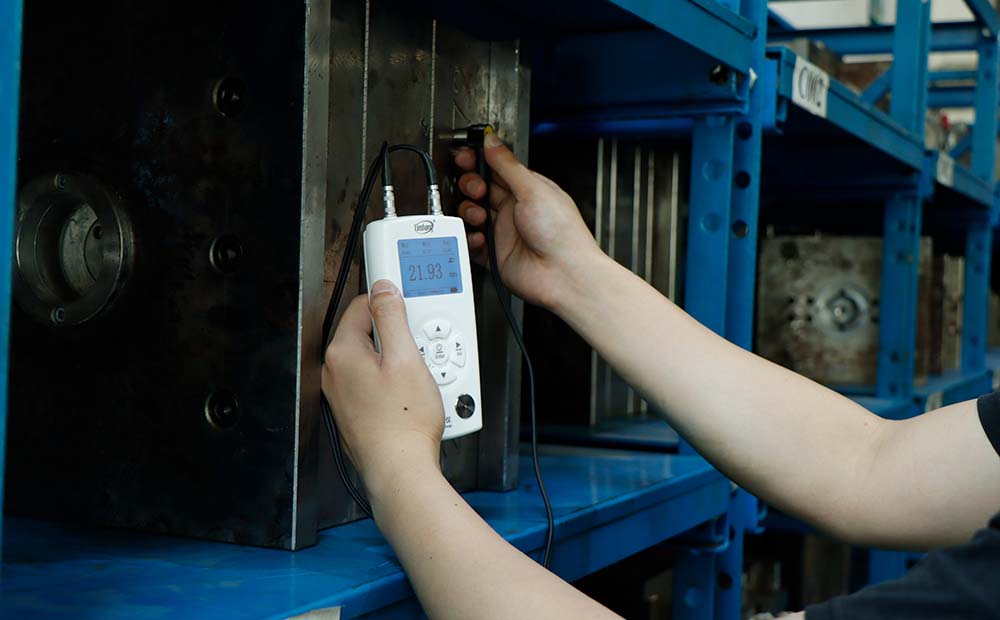 Ultrasonic Thickness Gauge Measuring Metal Thickness