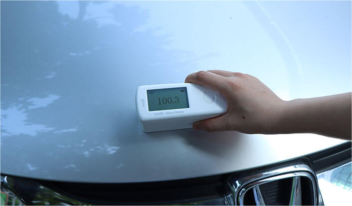 LS196 gloss meter measures car panel