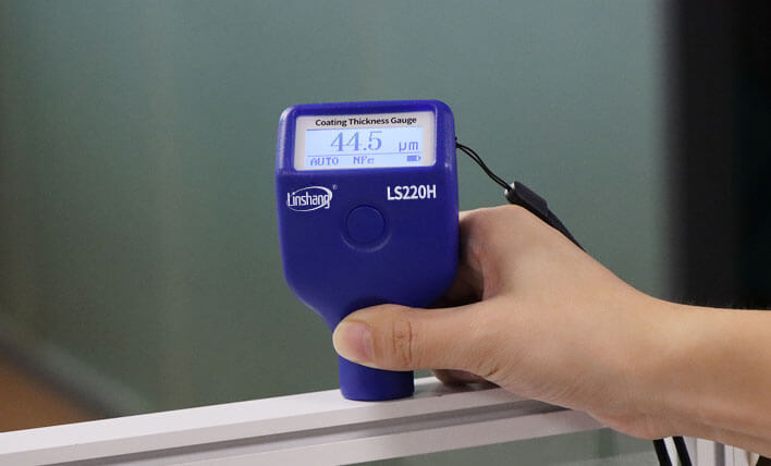 LS220H Coating Thickness Gauge tests the coatings on aluminum frame