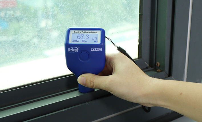 LS220H Coating Thickness Gauge tests the coatings on aluminum window sill