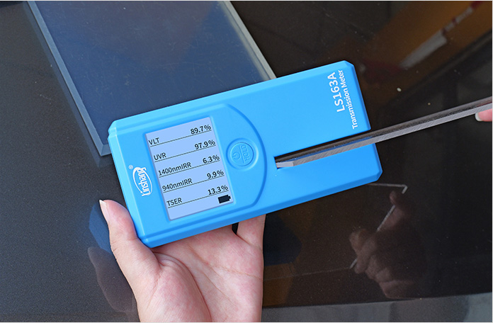 LS163A измеряет материалы из поликарбоната (ПК)