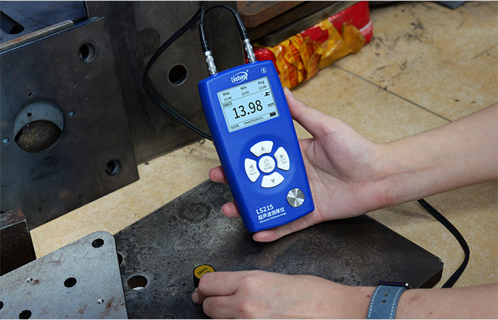 LS215 измеряет толщину стальных пластин