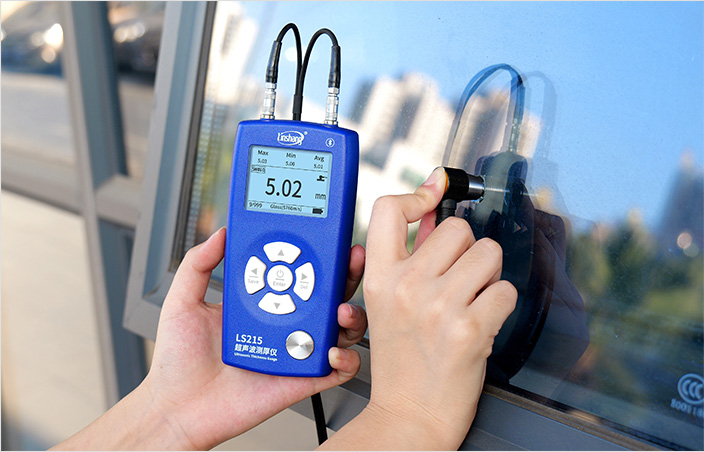 LS215 измеряет толщину стекла