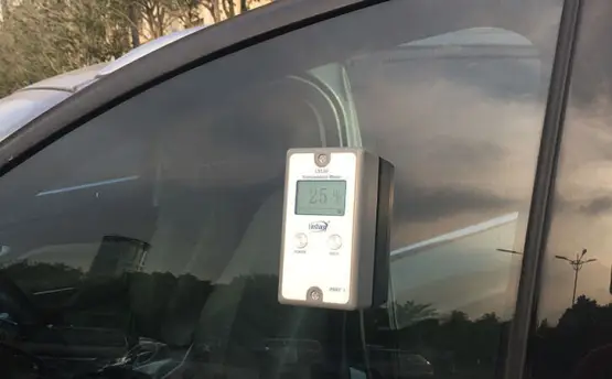 Use Window Tint Light Meter to Measure Glass Transmittance