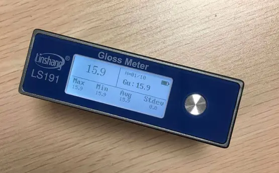 Measuring wood gloss with a digital gloss meter
