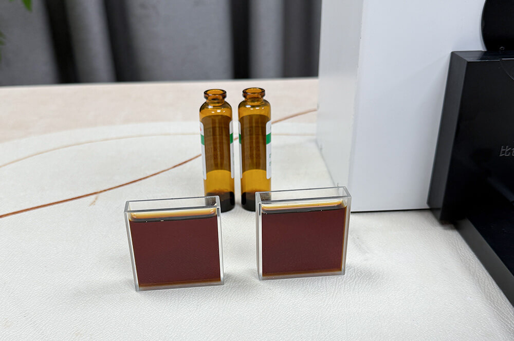 Pour the liquid medicine to be tested into the cuvette Pour the liquid medicine to be tested into the cuvette
