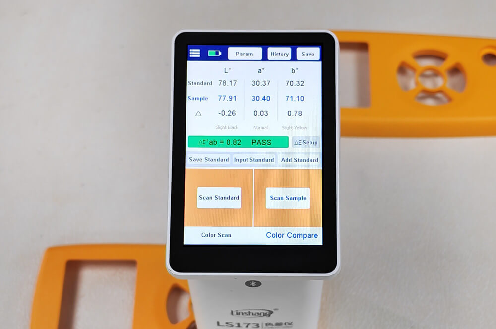 Displays Lab color deviation indication