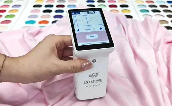 A Fabric Colorimeter in the Textile Industry