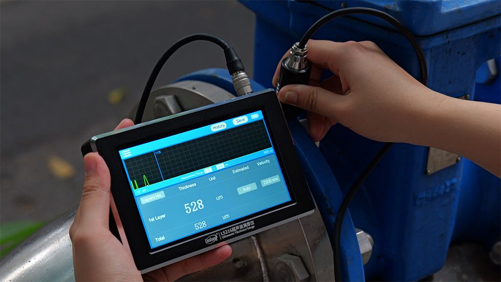 Ultrasonic Thickness Gauge Testing Steel Pipe Surface Coating Ultrasonic Thickness Gauge Testing Steel Pipe Surface Coating