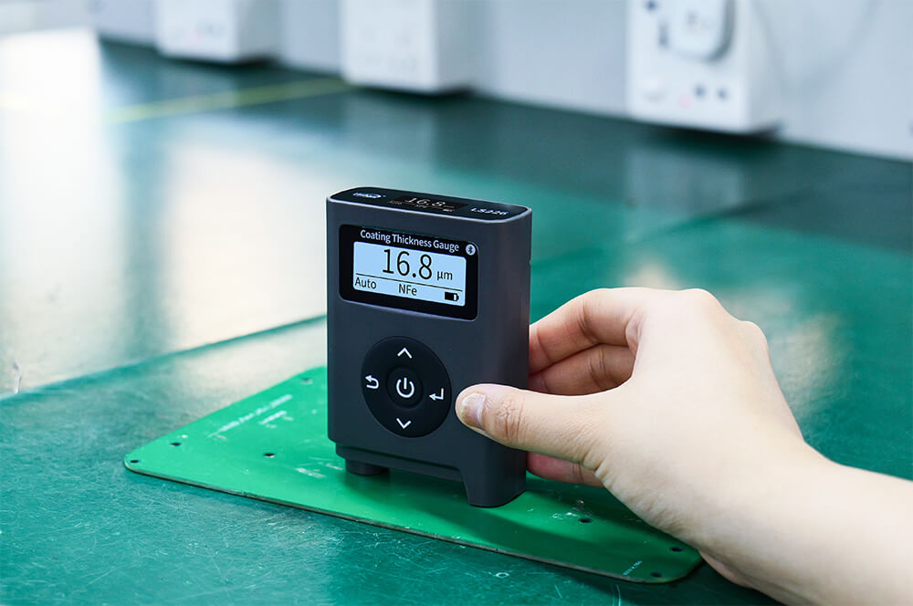 LS226 coating thickness gauge measuring the thickness of conformal coating LS226 coating thickness gauge measuring the thickness of conformal coating