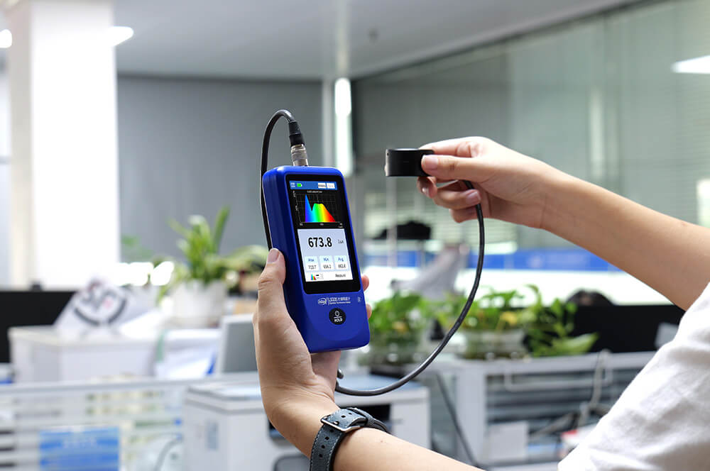 LS335 Spectral Illuminance Meter Measures Office Illuminance
