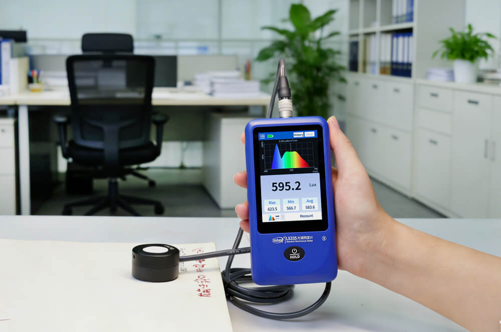 LS335 Spectral Illuminance Meter Measures Office Illuminance