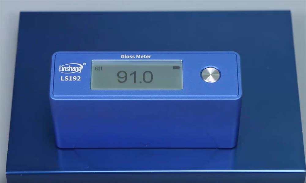 Paint gloss meter measures spray paint materials
